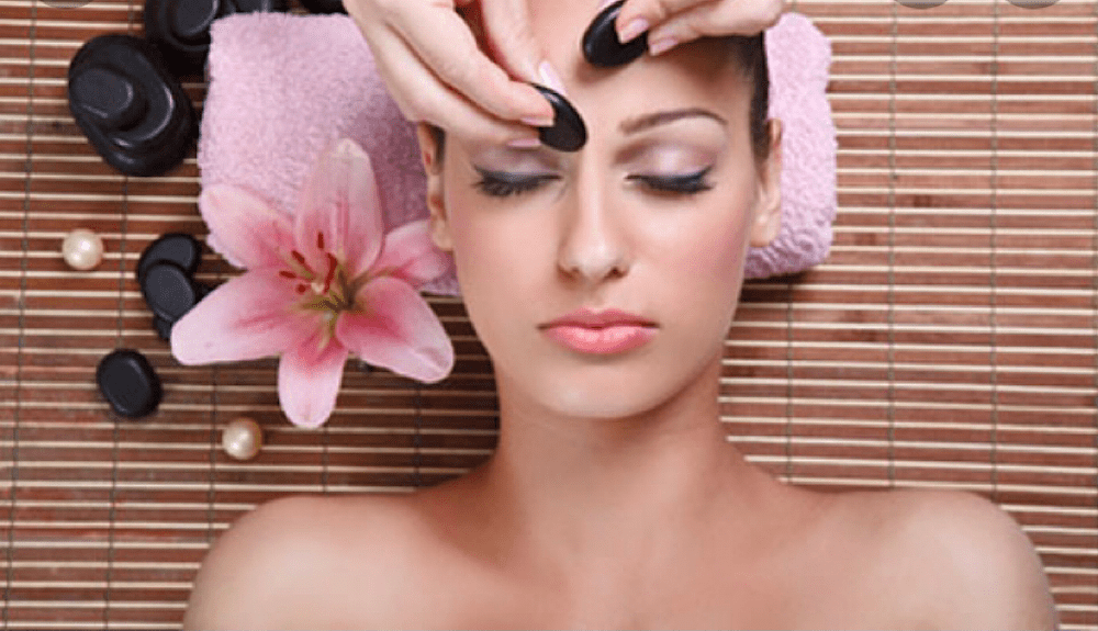 Massaggio facciale e i benefici del Gua Sha
