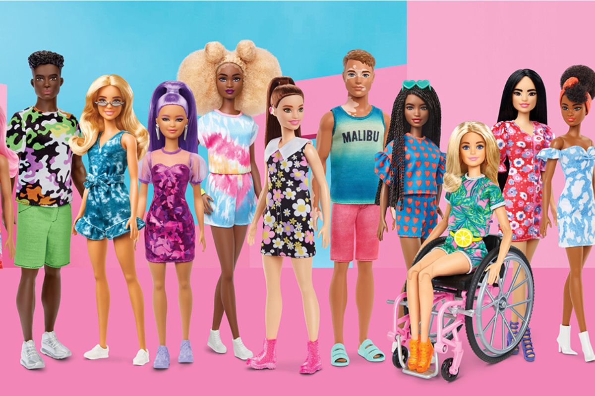 Inclusività, arriva la Barbie con l’apparecchio acustico e Ken con la Vitiligine