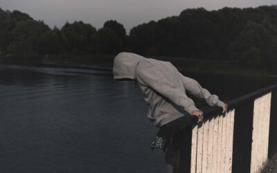Le sfide mortali: adolescenti manipolati e portati al suicidio