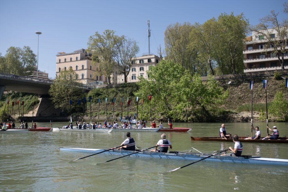 Inaugurazione “Floating Hub” per la salute dei fiumi e del mare, sul Tevere. Photo da Ufficio Stampa Ass.ne Marevivo Inaugurazione "Floating Hub" per la salute dei fiumi e del mare, sul Tevere. Photo da Ufficio Stampa Ass.ne Marevivo